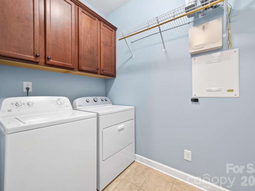 2044 Middleton Farm Drive, Belmont, NC 28012.  MLS# CAR4406929, YatesRealty ID 42119. Laundry on main level.
