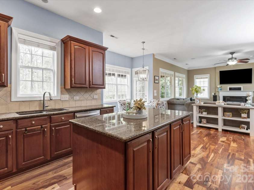 11308 Wheat Ridge Road, Charlotte, NC 28277.  MLS# CAR4241331, YatesRealty ID 4212. Gourmet kitchen w/ granite tops and large island