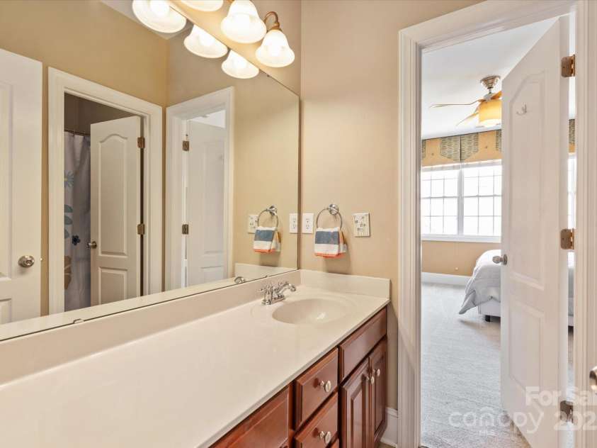 11308 Wheat Ridge Road, Charlotte, NC 28277.  MLS# CAR4241331, YatesRealty ID 4212. Jack and Jill bath with private water closet for shower