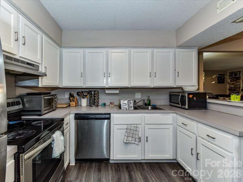 7304 Winery Lane, Charlotte, NC 28227.  MLS# CAR4355435, YatesRealty ID 4212. 