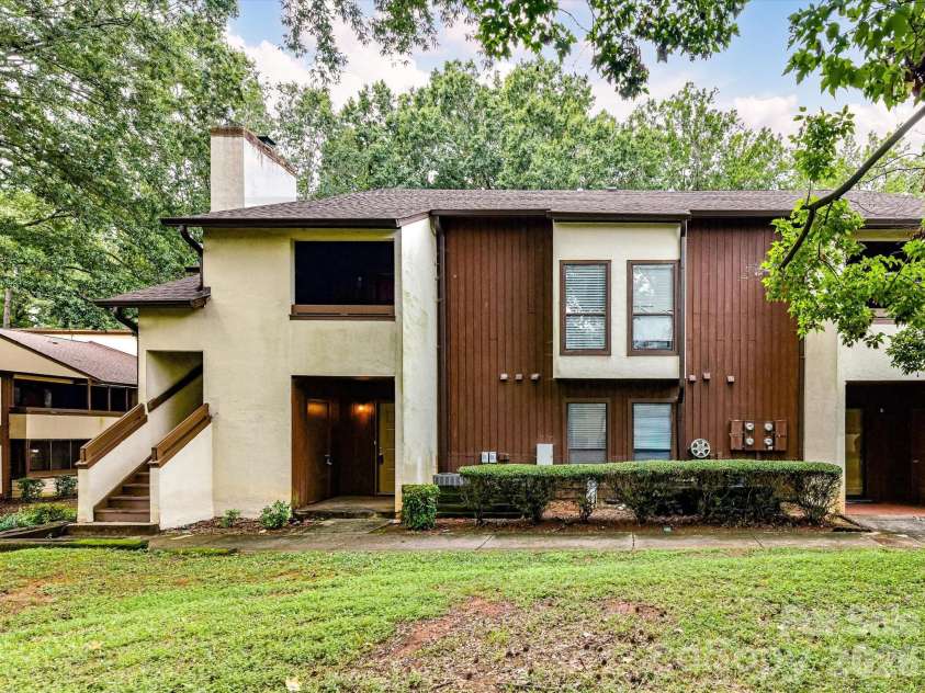 7304 Winery Lane, Charlotte, NC 28227.  MLS# CAR4355435, YatesRealty ID 4212. 