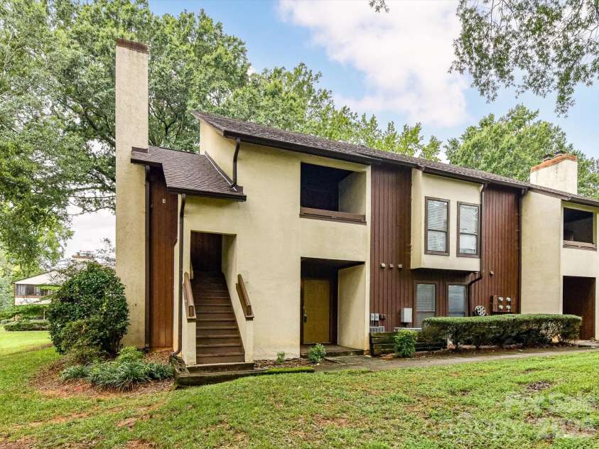 7304 Winery Lane, Charlotte, NC 28227.  MLS# CAR4355435, YatesRealty ID 4212. 