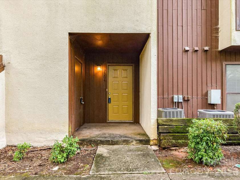 7304 Winery Lane, Charlotte, NC 28227.  MLS# CAR4355435, YatesRealty ID 4212. 