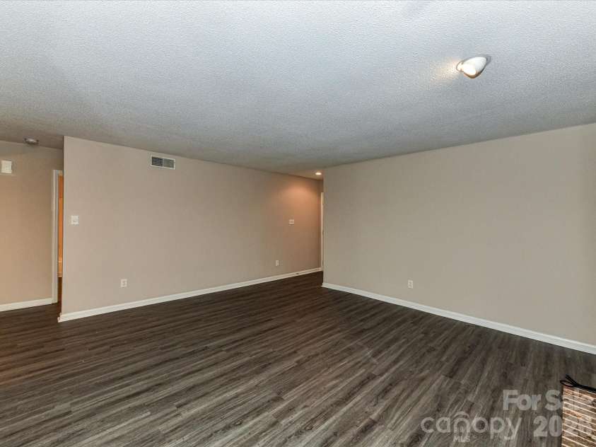7304 Winery Lane, Charlotte, NC 28227.  MLS# CAR4355435, YatesRealty ID 4212. 