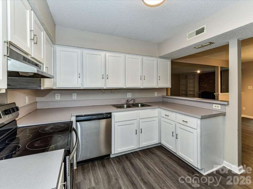 7304 Winery Lane, Charlotte, NC 28227.  MLS# CAR4355435, YatesRealty ID 4212. 