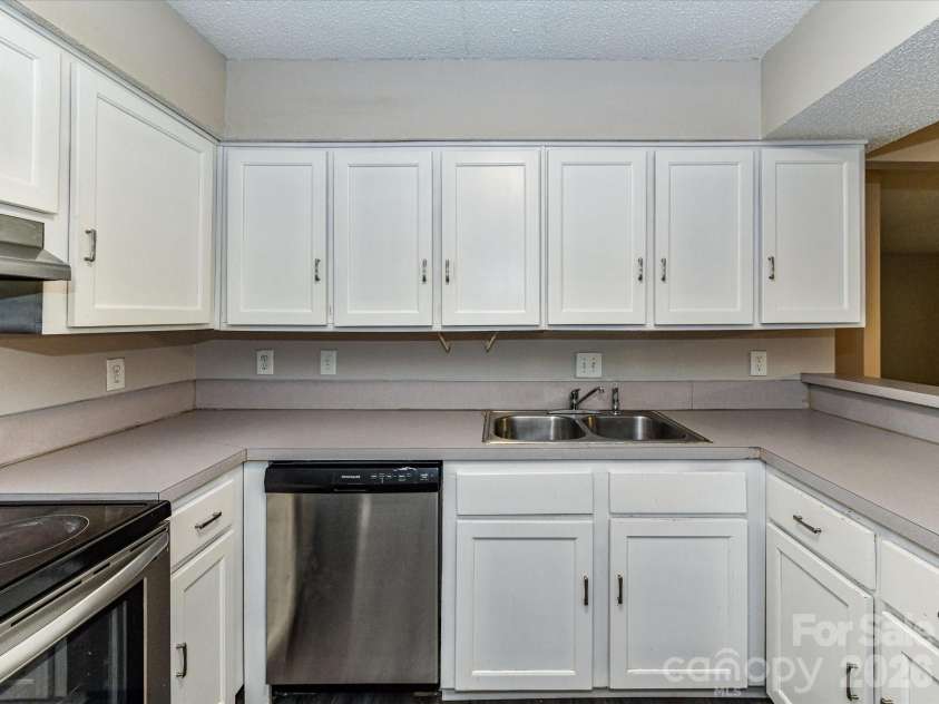 7304 Winery Lane, Charlotte, NC 28227.  MLS# CAR4355435, YatesRealty ID 4212. 