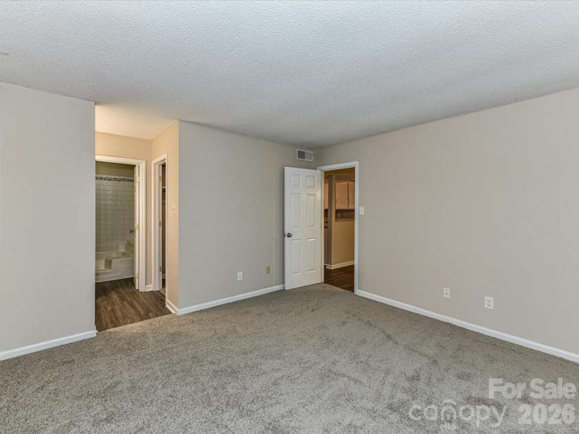 7304 Winery Lane, Charlotte, NC 28227.  MLS# CAR4355435, YatesRealty ID 4212. 