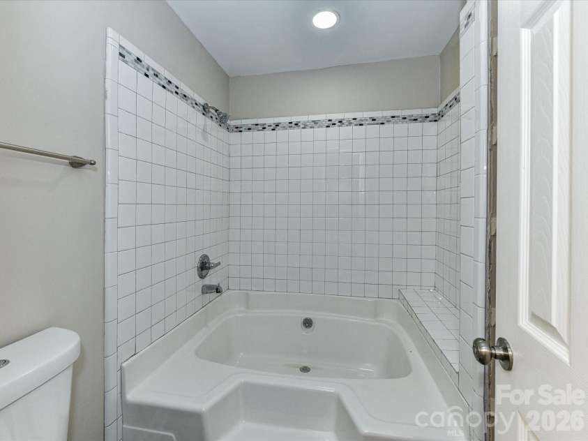 7304 Winery Lane, Charlotte, NC 28227.  MLS# CAR4355435, YatesRealty ID 4212. 