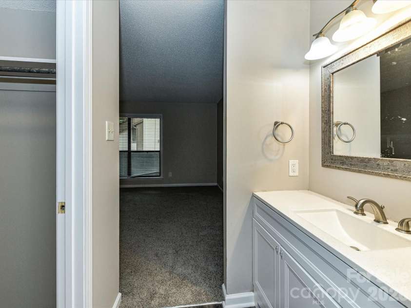 7304 Winery Lane, Charlotte, NC 28227.  MLS# CAR4355435, YatesRealty ID 4212. 