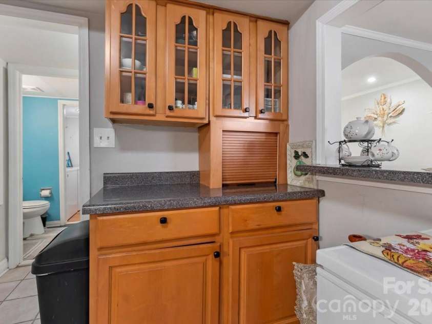 7920 Shady Oak Trail, Charlotte, NC 28210.  MLS# CAR4339968, YatesRealty ID 4212. 