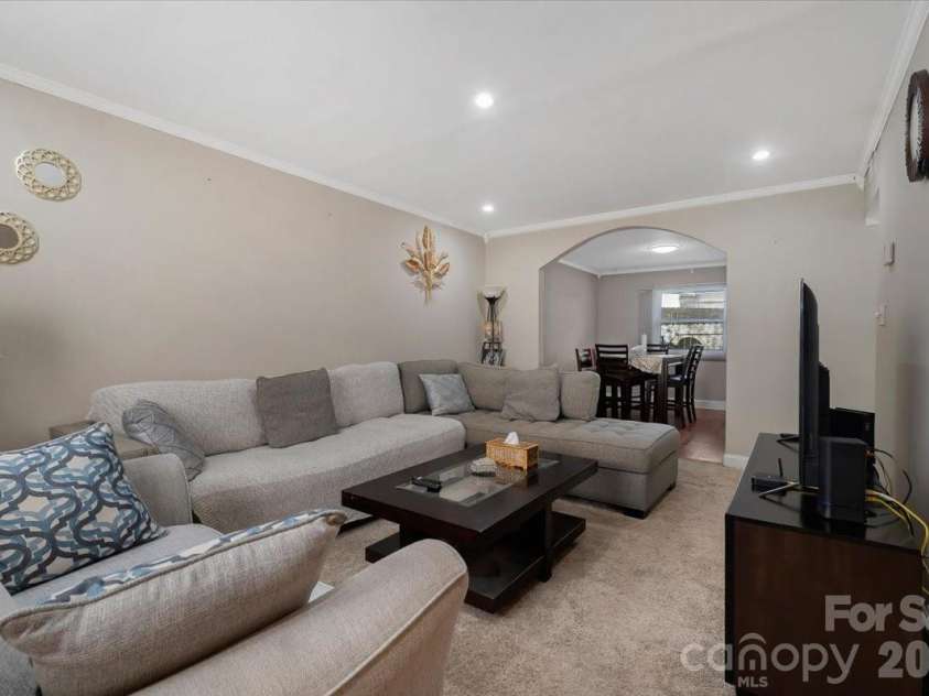 7920 Shady Oak Trail, Charlotte, NC 28210.  MLS# CAR4339968, YatesRealty ID 4212. 