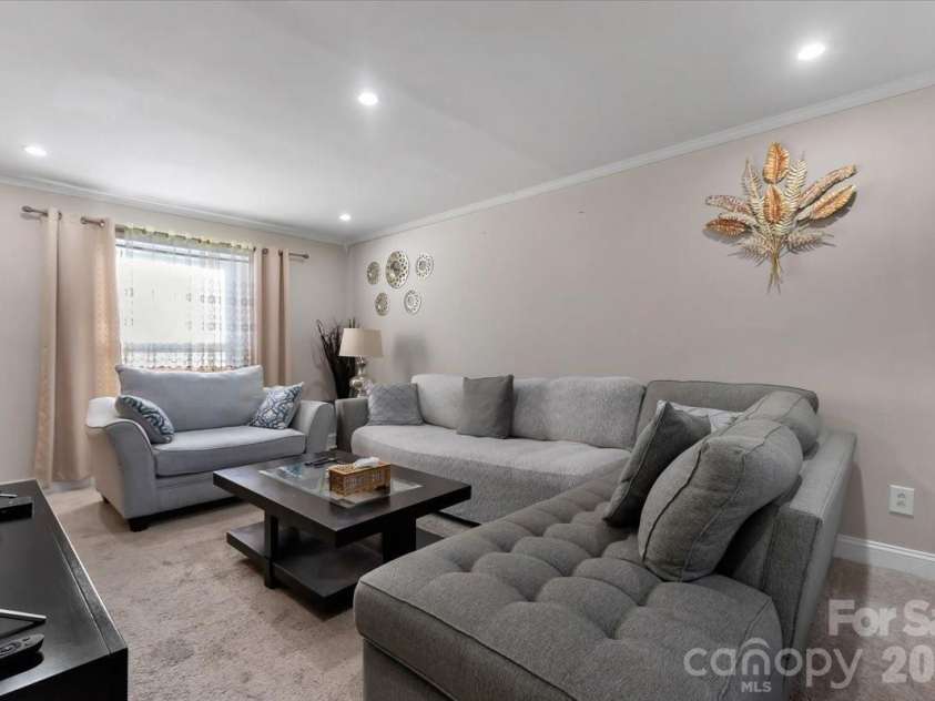 7920 Shady Oak Trail, Charlotte, NC 28210.  MLS# CAR4339968, YatesRealty ID 4212. 