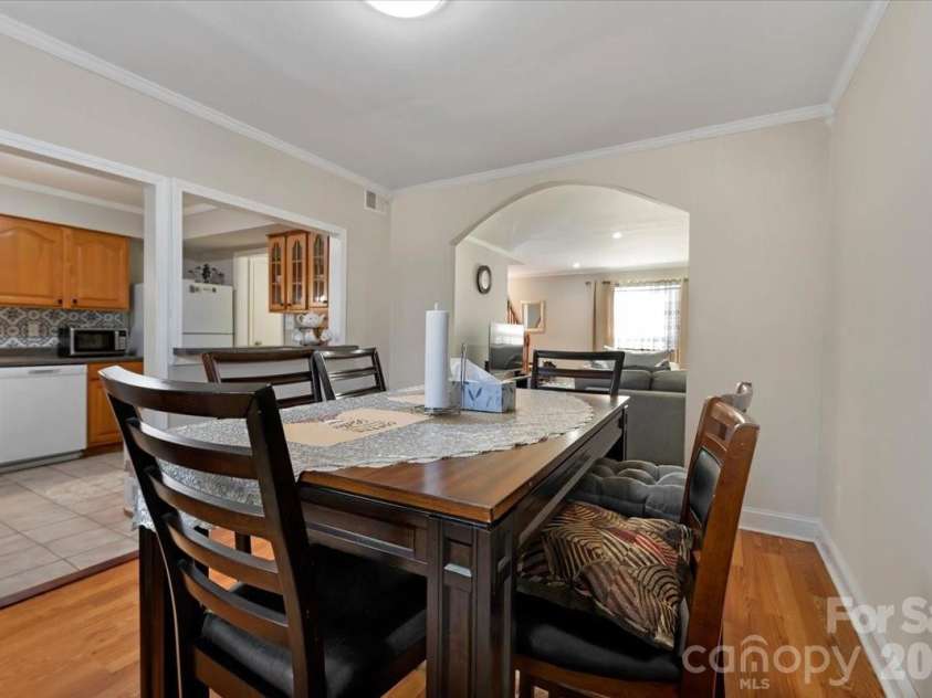 7920 Shady Oak Trail, Charlotte, NC 28210.  MLS# CAR4339968, YatesRealty ID 4212. 