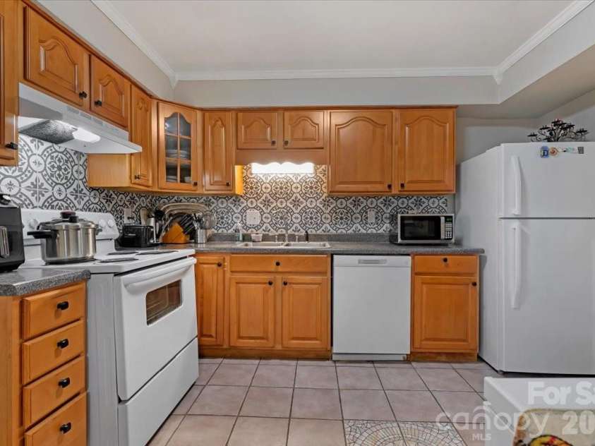 7920 Shady Oak Trail, Charlotte, NC 28210.  MLS# CAR4339968, YatesRealty ID 4212. 