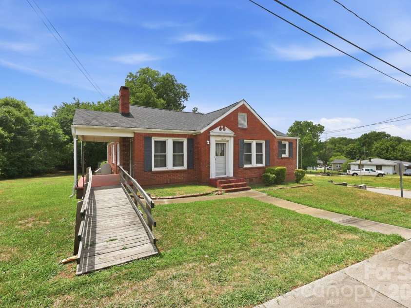 1303 Bringle Ferry Road, Salisbury, NC 28144.  MLS# CAR4404807, YatesRealty ID 42121. 