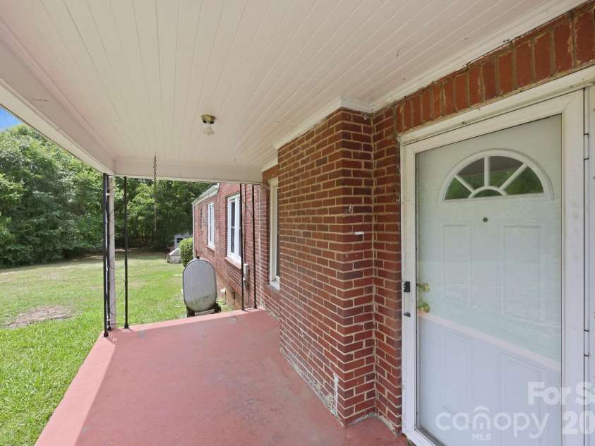 1303 Bringle Ferry Road, Salisbury, NC 28144.  MLS# CAR4404807, YatesRealty ID 42121. 