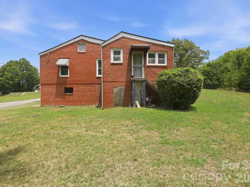 1303 Bringle Ferry Road, Salisbury, NC 28144.  MLS# CAR4404807, YatesRealty ID 42121. 