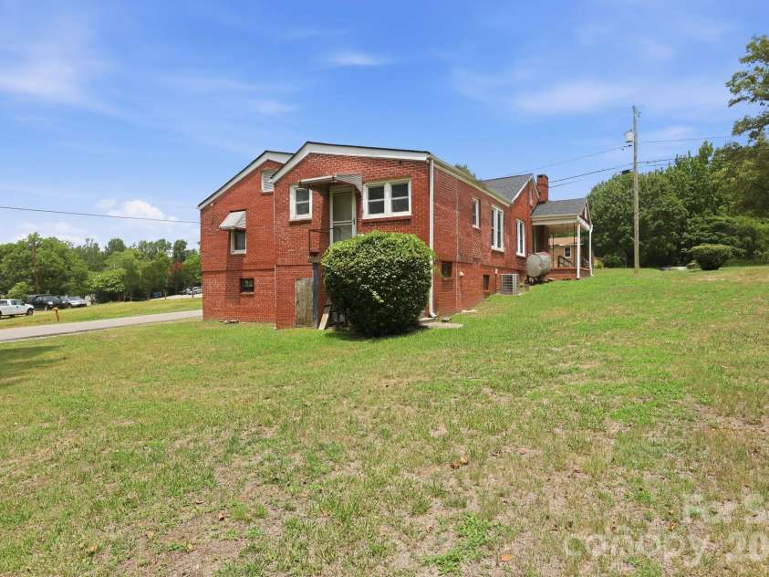 1303 Bringle Ferry Road, Salisbury, NC 28144.  MLS# CAR4404807, YatesRealty ID 42121. 