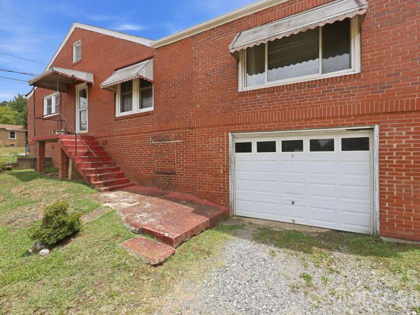 1303 Bringle Ferry Road, Salisbury, NC 28144.  MLS# CAR4404807, YatesRealty ID 42121. 