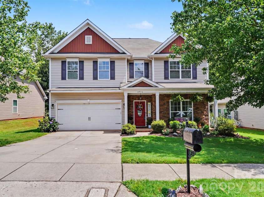 4916 Elementary View Drive, Charlotte, NC 28269.  MLS# CAR4406604, YatesRealty ID 42123. 