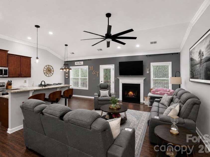 4916 Elementary View Drive, Charlotte, NC 28269.  MLS# CAR4406604, YatesRealty ID 42123. 
