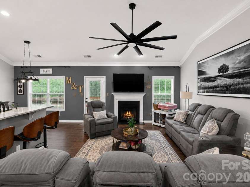 4916 Elementary View Drive, Charlotte, NC 28269.  MLS# CAR4406604, YatesRealty ID 42123. 