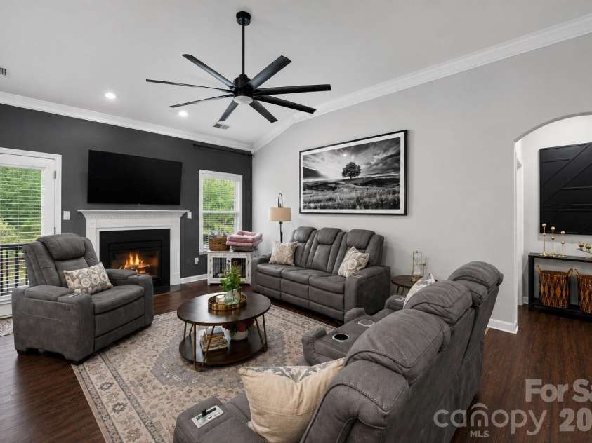 4916 Elementary View Drive, Charlotte, NC 28269.  MLS# CAR4406604, YatesRealty ID 42123. 