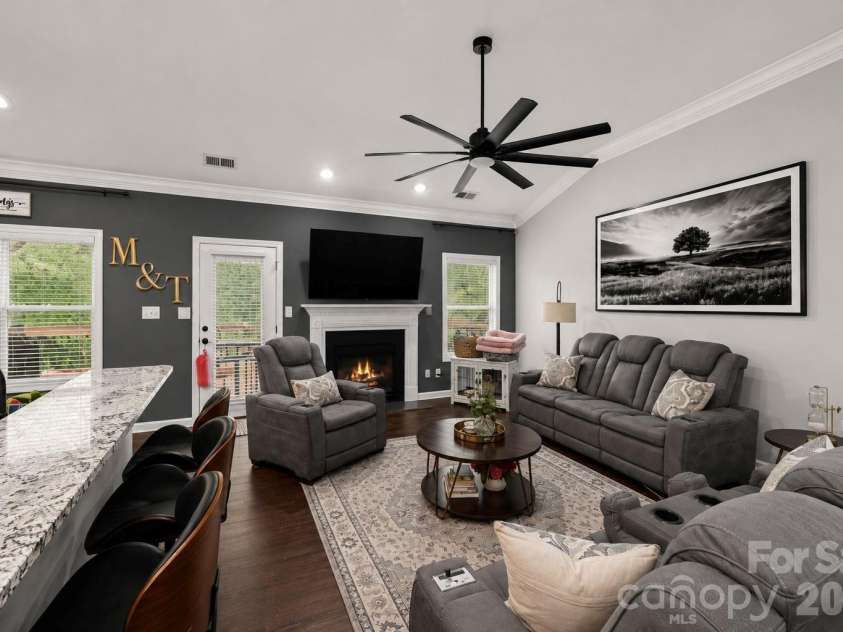 4916 Elementary View Drive, Charlotte, NC 28269.  MLS# CAR4406604, YatesRealty ID 42123. 