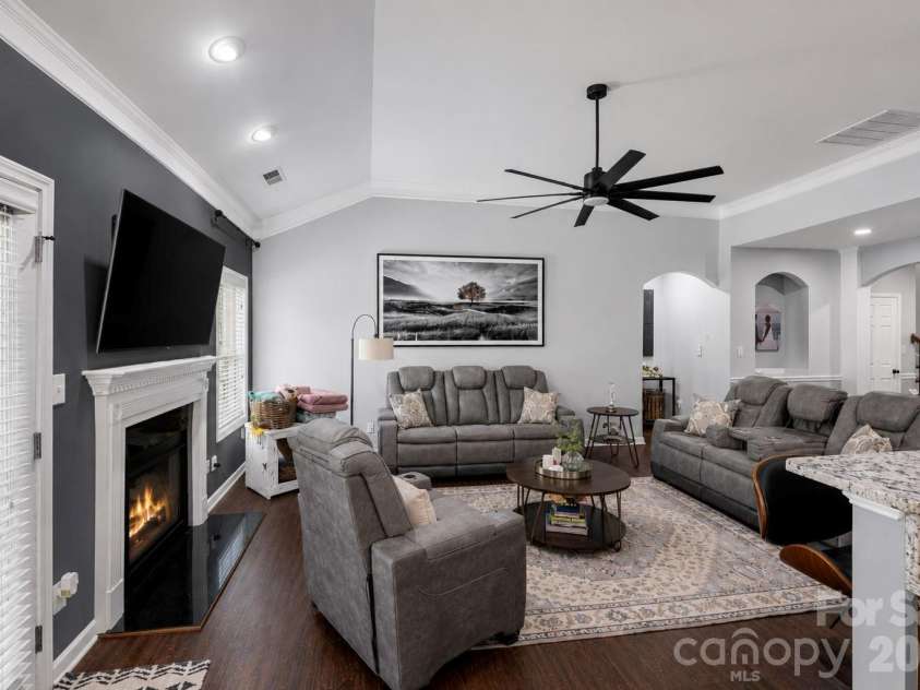 4916 Elementary View Drive, Charlotte, NC 28269.  MLS# CAR4406604, YatesRealty ID 42123. 