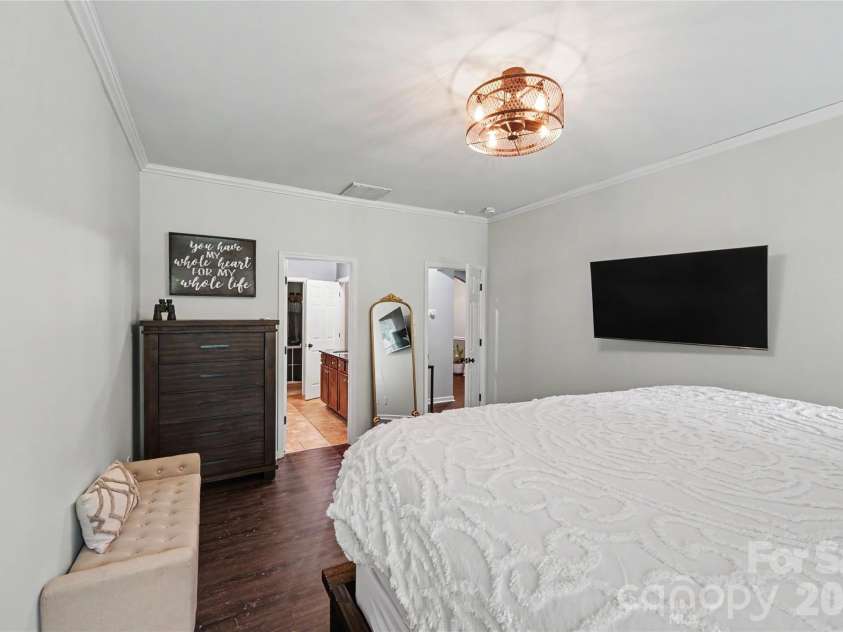 4916 Elementary View Drive, Charlotte, NC 28269.  MLS# CAR4406604, YatesRealty ID 42123. 