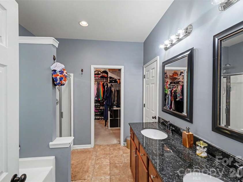 4916 Elementary View Drive, Charlotte, NC 28269.  MLS# CAR4406604, YatesRealty ID 42123. 