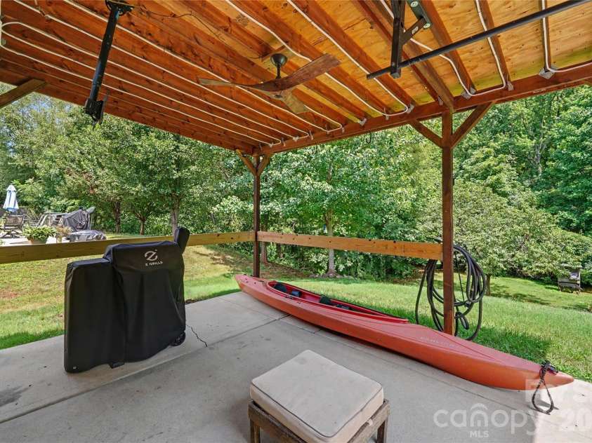 4916 Elementary View Drive, Charlotte, NC 28269.  MLS# CAR4406604, YatesRealty ID 42123. 