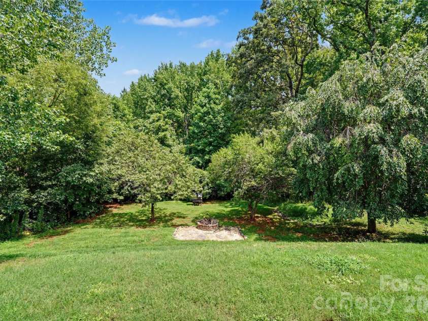 4916 Elementary View Drive, Charlotte, NC 28269.  MLS# CAR4406604, YatesRealty ID 42123. 