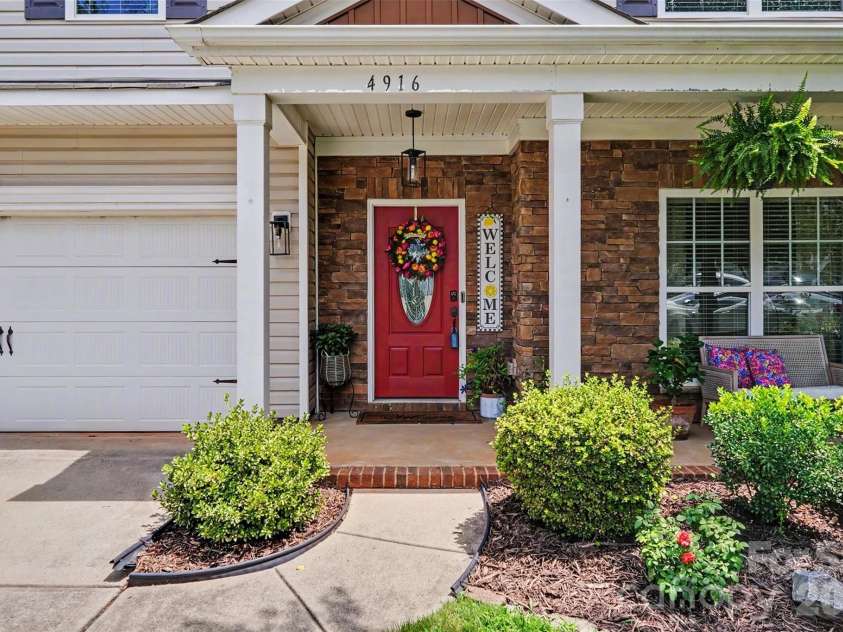 4916 Elementary View Drive, Charlotte, NC 28269.  MLS# CAR4406604, YatesRealty ID 42123. 