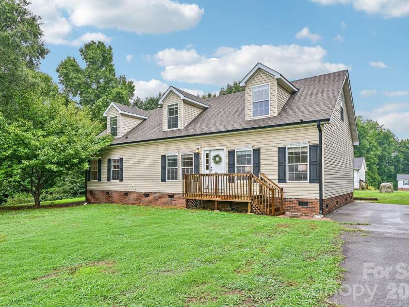 108 Grand Acres Lane, Maiden, NC 28650.  MLS# CAR4407760, YatesRealty ID 42124. 