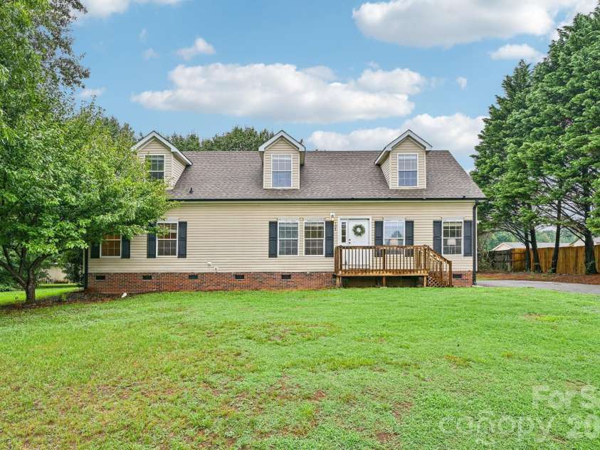 108 Grand Acres Lane, Maiden, NC 28650.  MLS# CAR4407760, YatesRealty ID 42124. 
