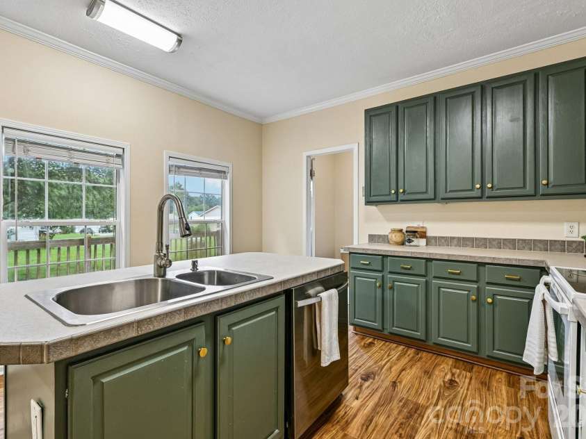 108 Grand Acres Lane, Maiden, NC 28650.  MLS# CAR4407760, YatesRealty ID 42124. 