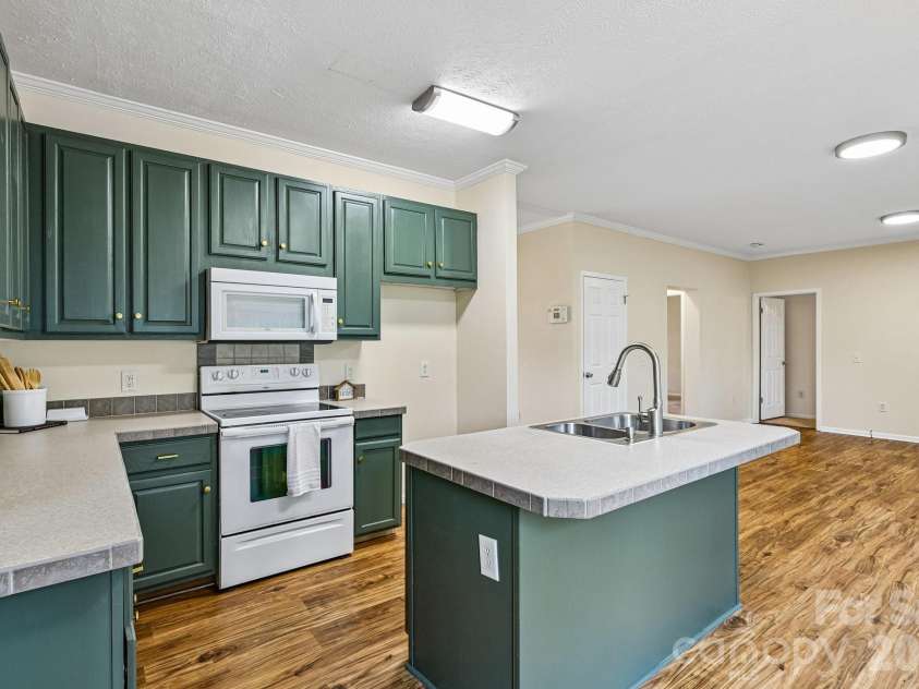 108 Grand Acres Lane, Maiden, NC 28650.  MLS# CAR4407760, YatesRealty ID 42124. 