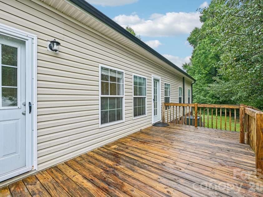 108 Grand Acres Lane, Maiden, NC 28650.  MLS# CAR4407760, YatesRealty ID 42124. 