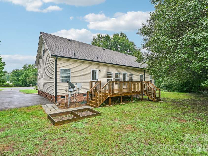 108 Grand Acres Lane, Maiden, NC 28650.  MLS# CAR4407760, YatesRealty ID 42124. 
