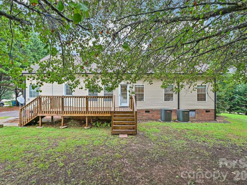 108 Grand Acres Lane, Maiden, NC 28650.  MLS# CAR4407760, YatesRealty ID 42124. 