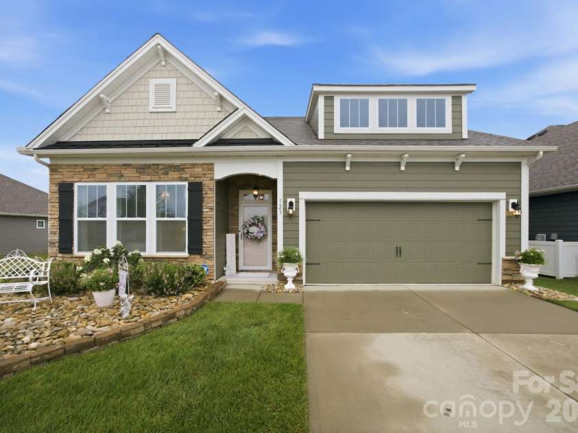 123 Cup Chase Drive, Mooresville, NC 28115.  MLS# CAR4407763, YatesRealty ID 42125. 