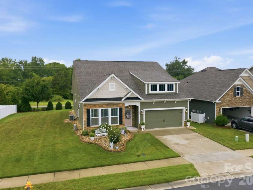123 Cup Chase Drive, Mooresville, NC 28115.  MLS# CAR4407763, YatesRealty ID 42125. 
