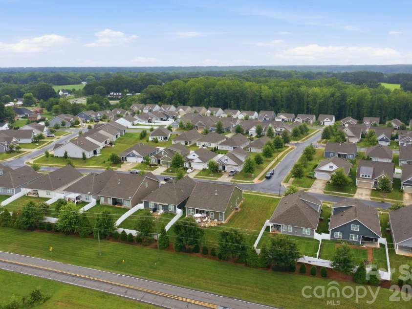 123 Cup Chase Drive, Mooresville, NC 28115.  MLS# CAR4407763, YatesRealty ID 42125. 