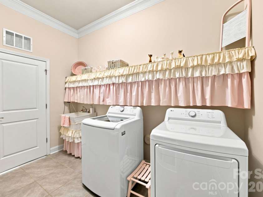 123 Cup Chase Drive, Mooresville, NC 28115.  MLS# CAR4407763, YatesRealty ID 42125. 