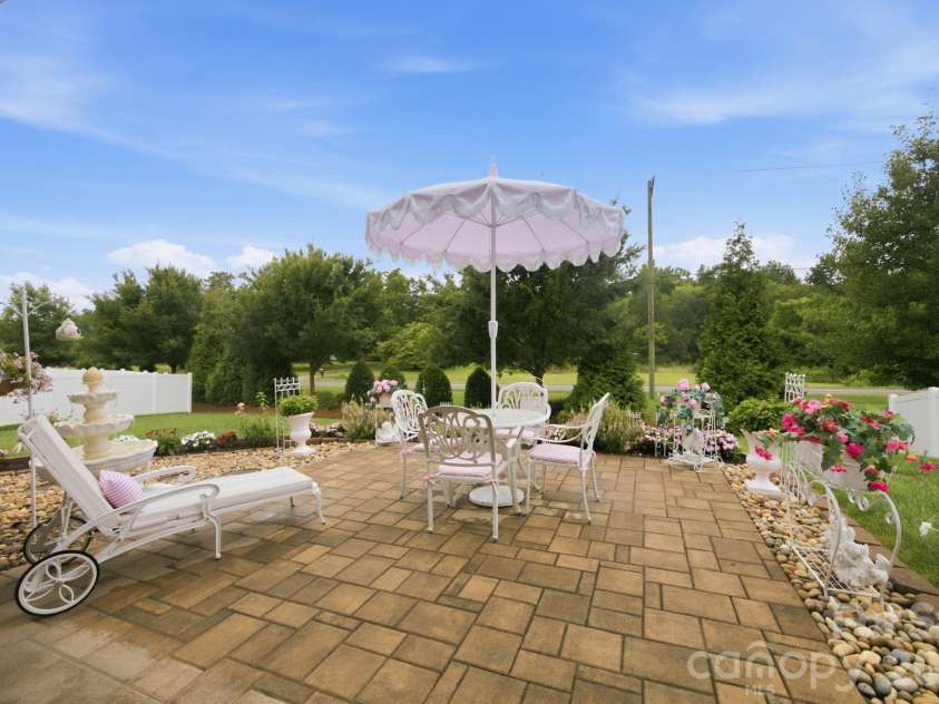 123 Cup Chase Drive, Mooresville, NC 28115.  MLS# CAR4407763, YatesRealty ID 42125. 