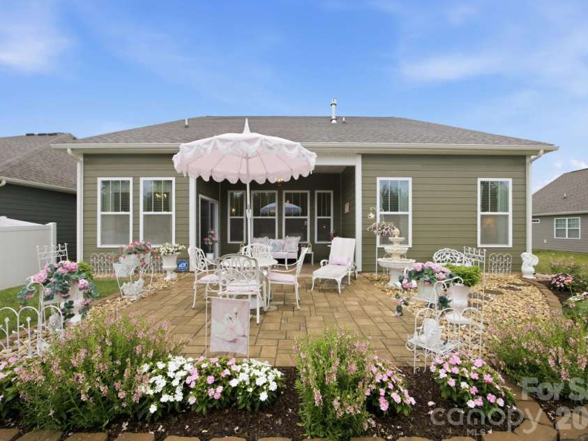 123 Cup Chase Drive, Mooresville, NC 28115.  MLS# CAR4407763, YatesRealty ID 42125. 