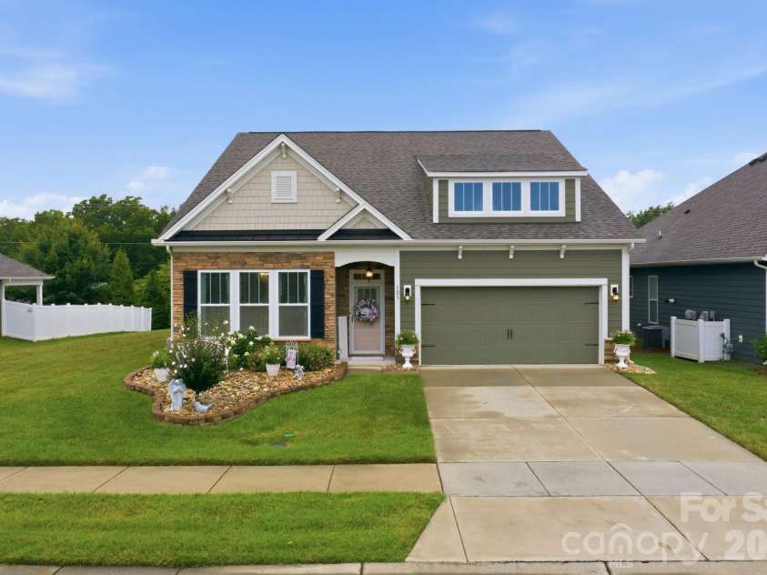 123 Cup Chase Drive, Mooresville, NC 28115.  MLS# CAR4407763, YatesRealty ID 42125. 
