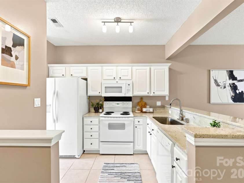 1323 Anthem Court, Charlotte, NC 28205.  MLS# CAR4406513, YatesRealty ID 42126. 