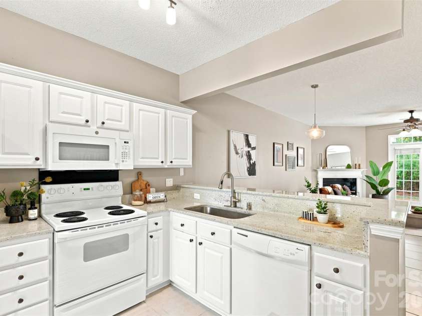 1323 Anthem Court, Charlotte, NC 28205.  MLS# CAR4406513, YatesRealty ID 42126. 